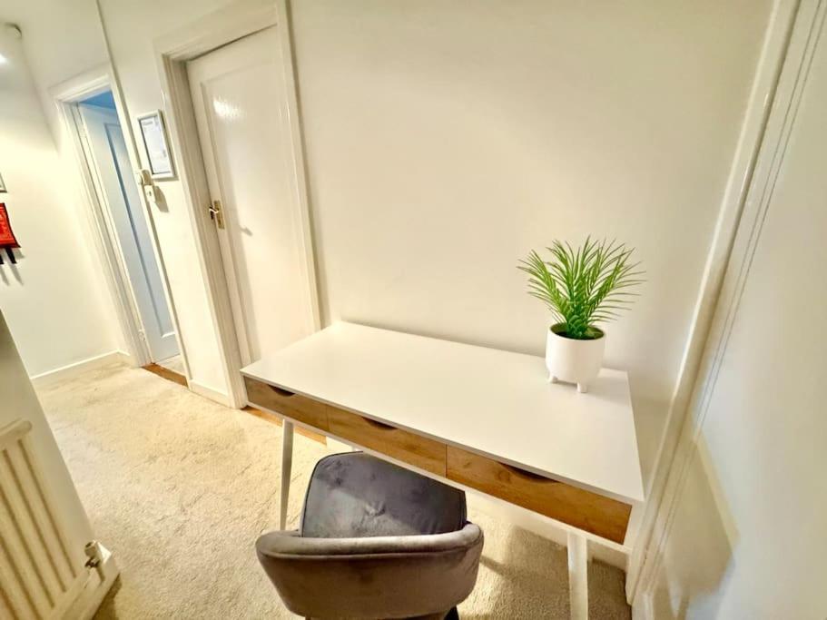Apartment Sanctuary *